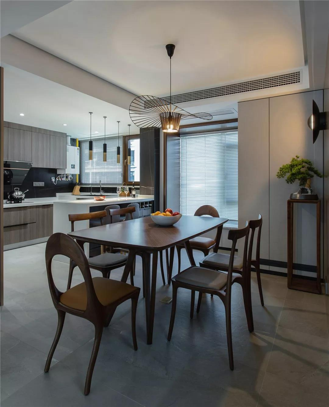 女兒買了套「古韻養(yǎng)老宅」，爸媽把牌友全拉回家~	