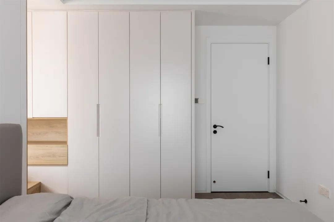 高級(jí)感大平層：飄窗別打通了！他家神奇改造多一室