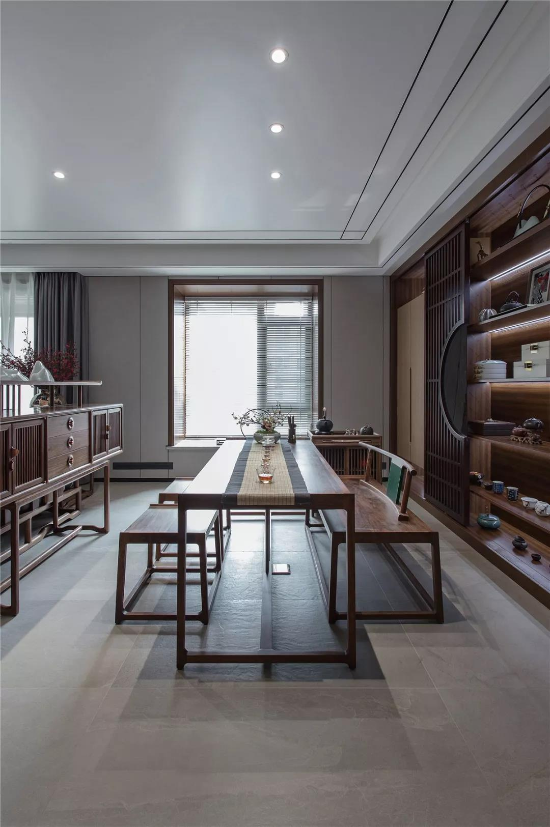 女兒買了套「古韻養(yǎng)老宅」，爸媽把牌友全拉回家~	