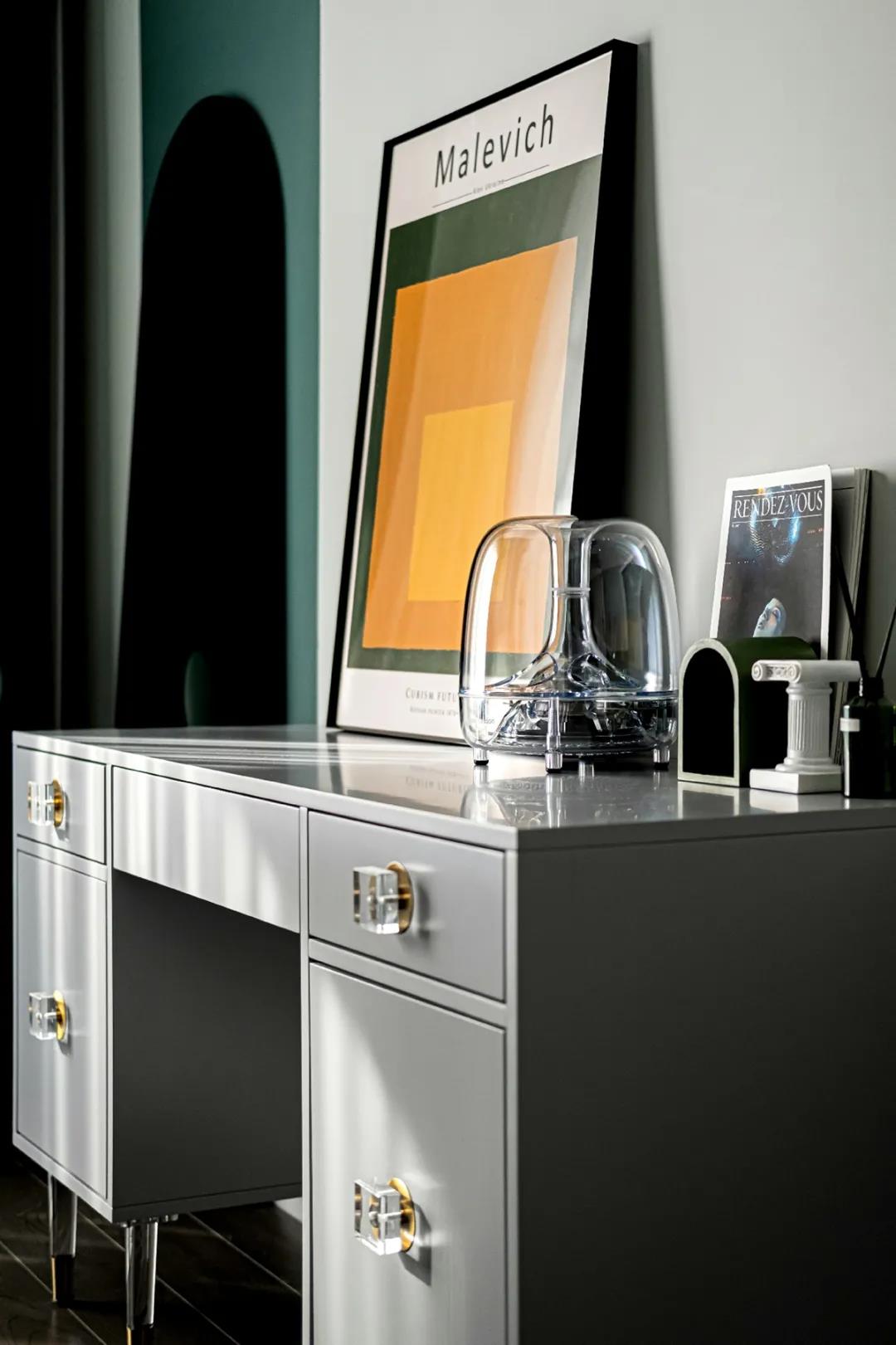 朋友非要全屋刷綠色，沒想到裝好后，堪比豪宅！	