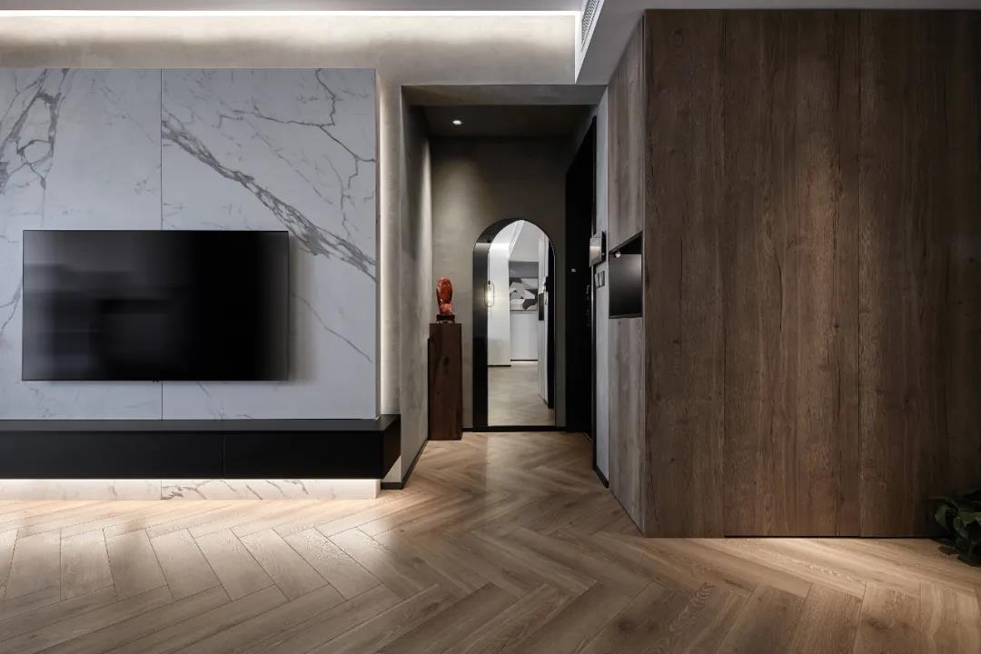 裝修也內卷？黑白+原木打造廣州120㎡電影里的高級感	