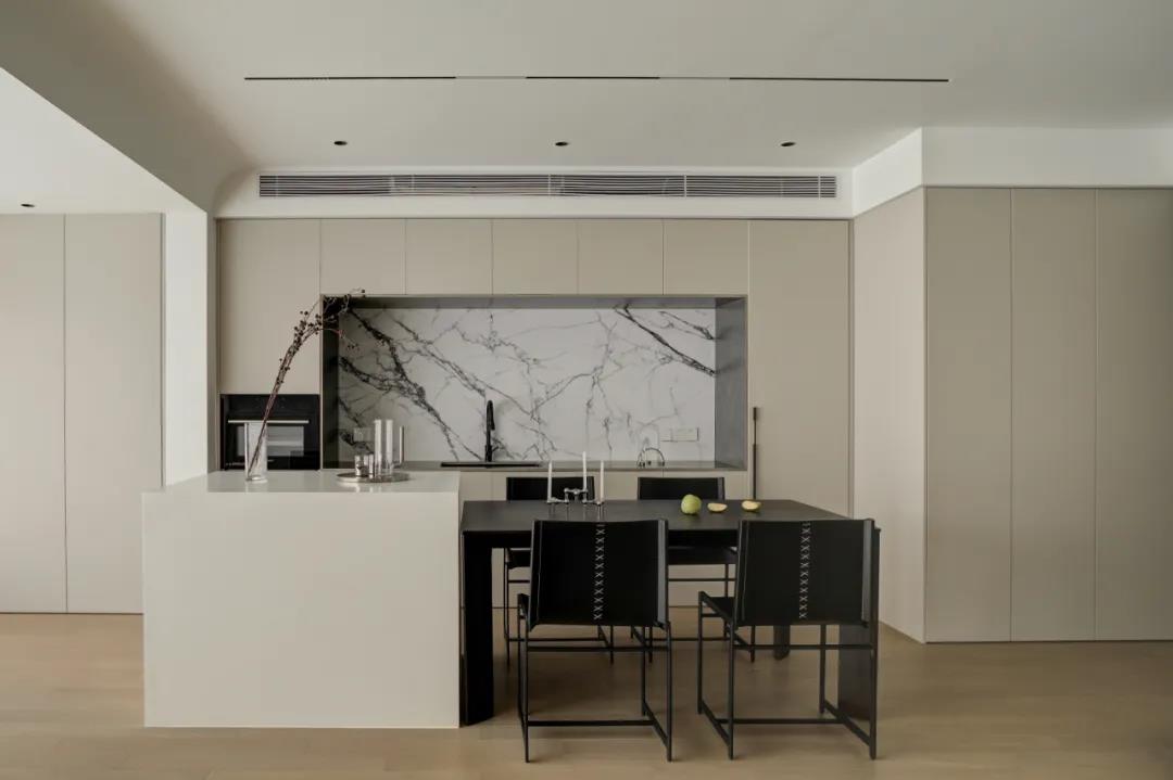 新時(shí)代夫妻的143㎡『黑白質(zhì)感家』，開啟心動(dòng)模式~