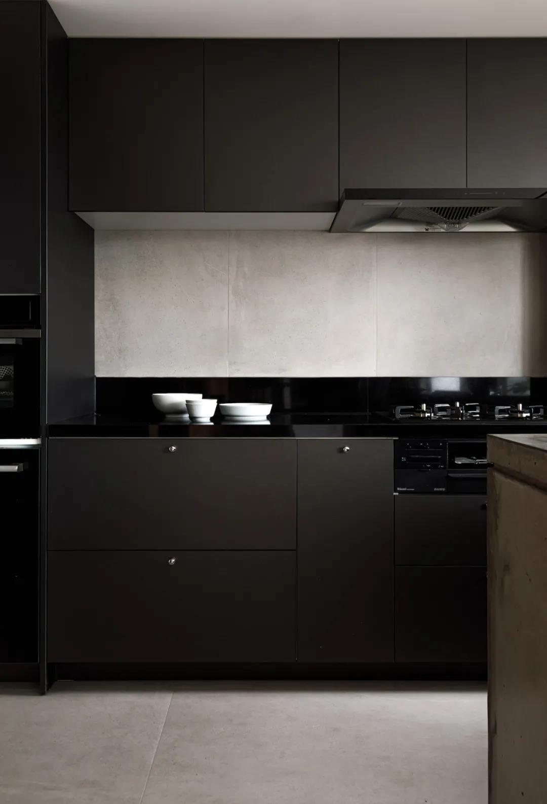 看完他家56㎡酒店式設(shè)計(jì)，我真不覺(jué)得是小戶型