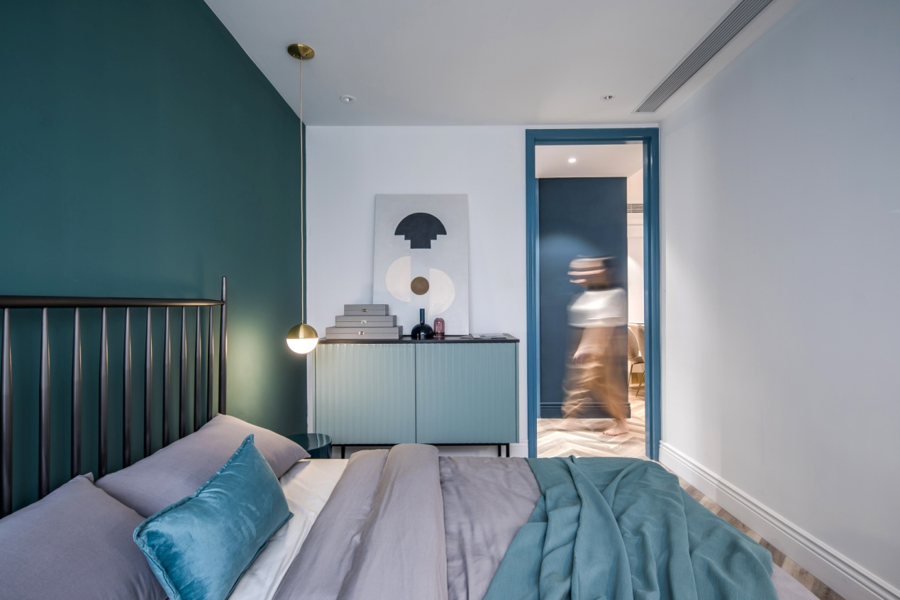 她家110㎡又藍又粉の野獸派設計，真是人間寶藏宅	