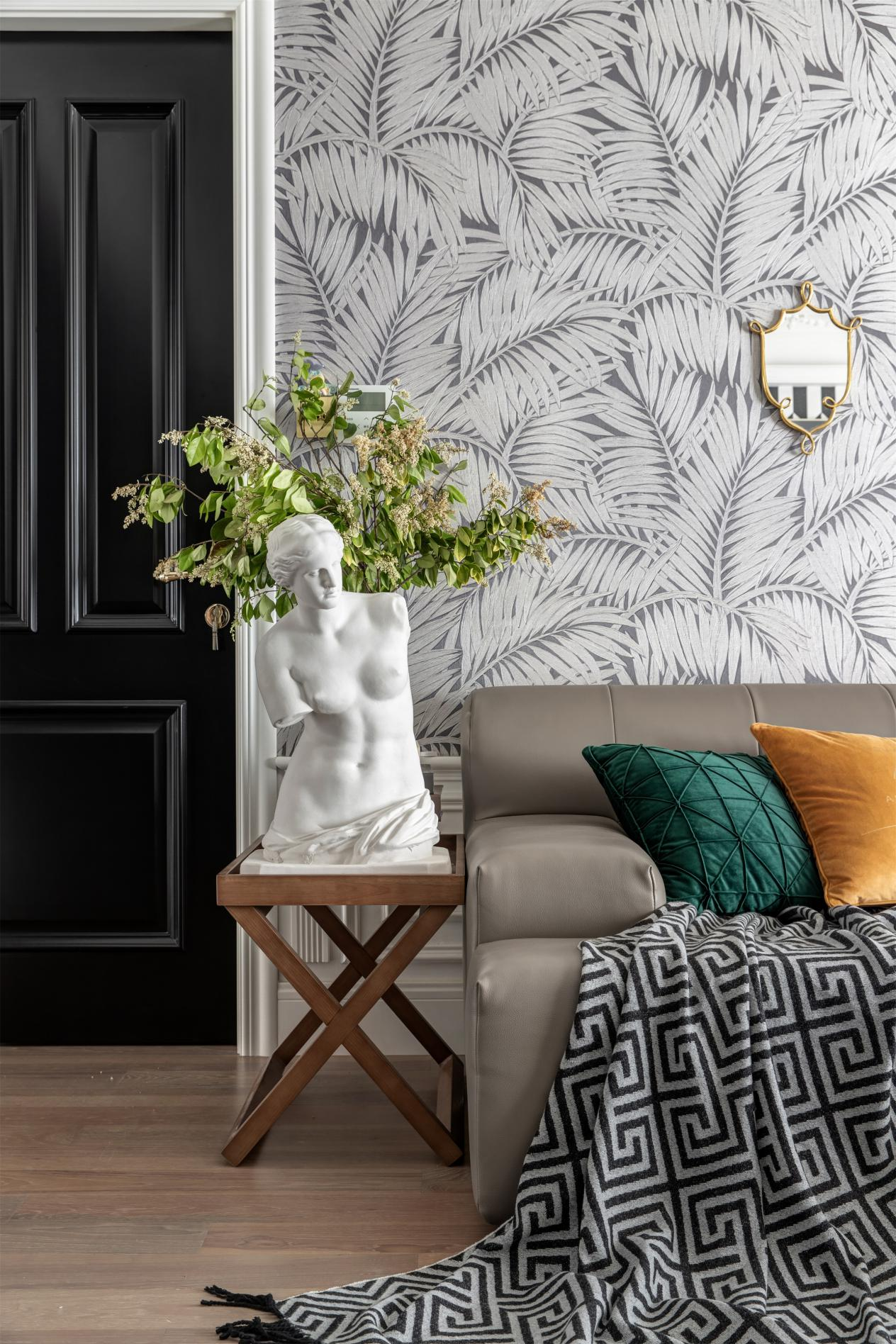 124㎡“色”的魅力，客廳墻變畫廊，留學夫妻的新婚房！	