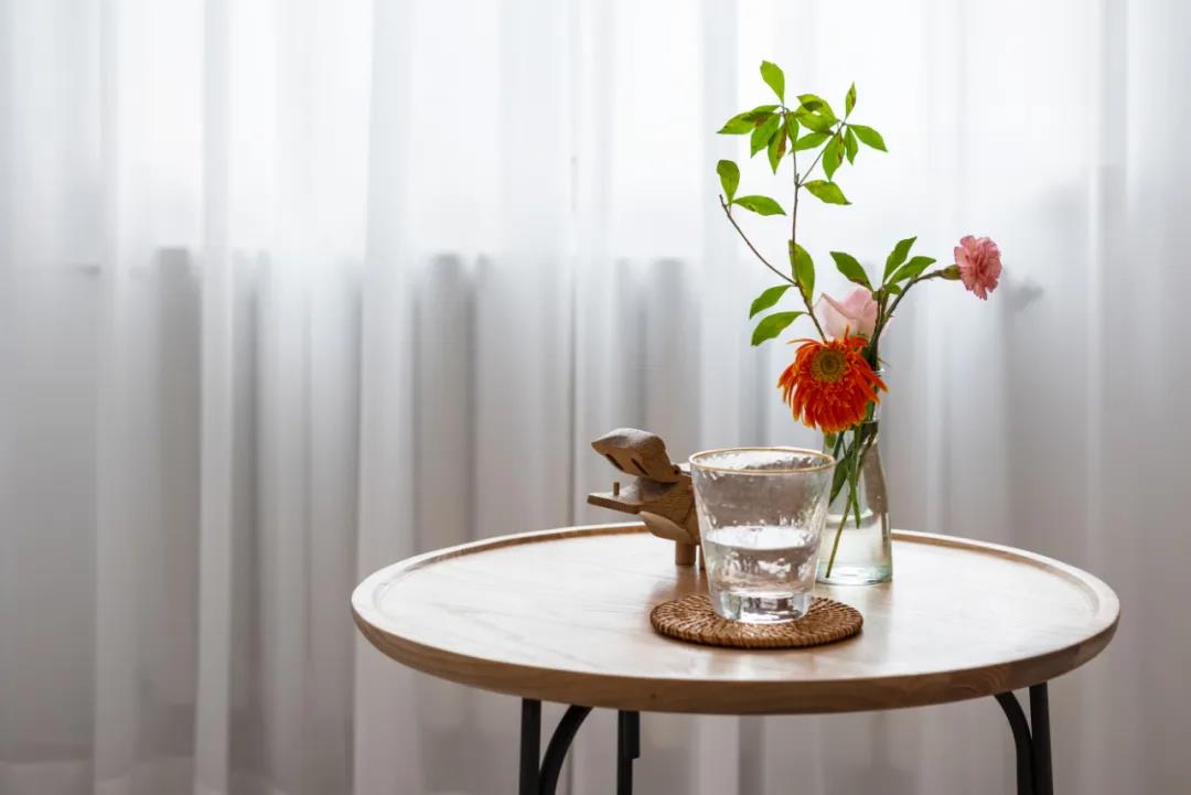 老房沒廳？80㎡三居變兩居，生活、會客、休閑面面俱到！