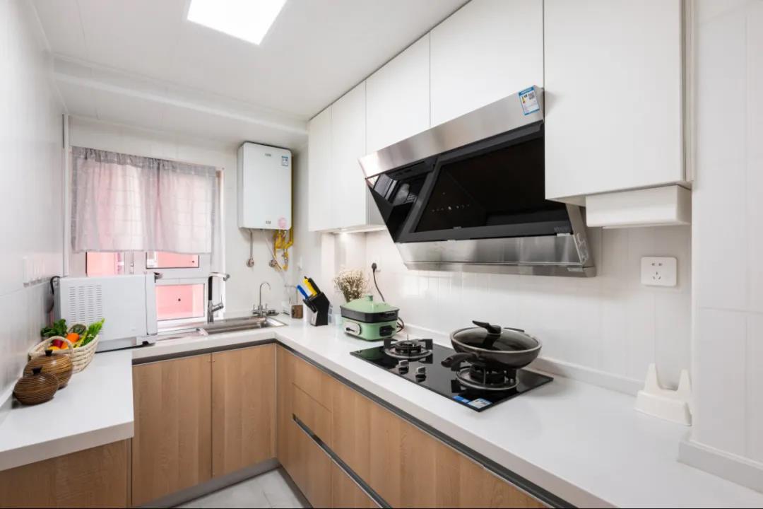 老房沒廳？80㎡三居變兩居，生活、會客、休閑面面俱到！