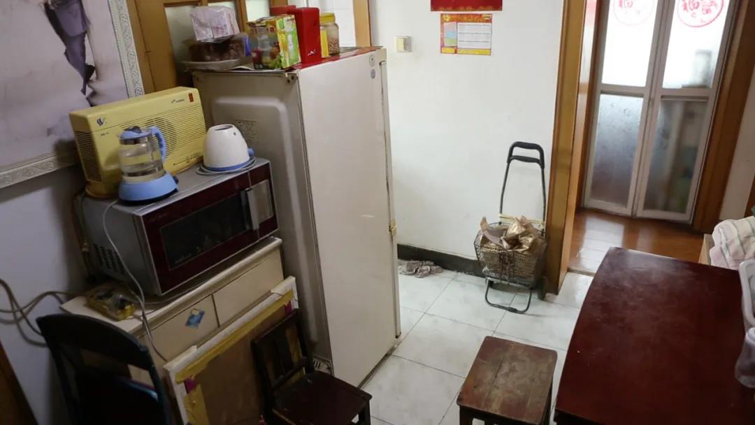 老房沒廳？80㎡三居變兩居，生活、會客、休閑面面俱到！