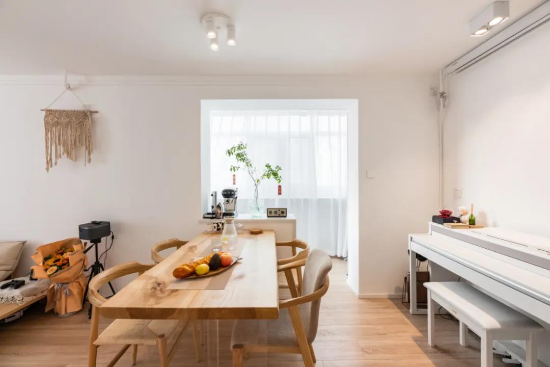 老房沒廳？80㎡三居變兩居，生活、會客、休閑面面俱到！