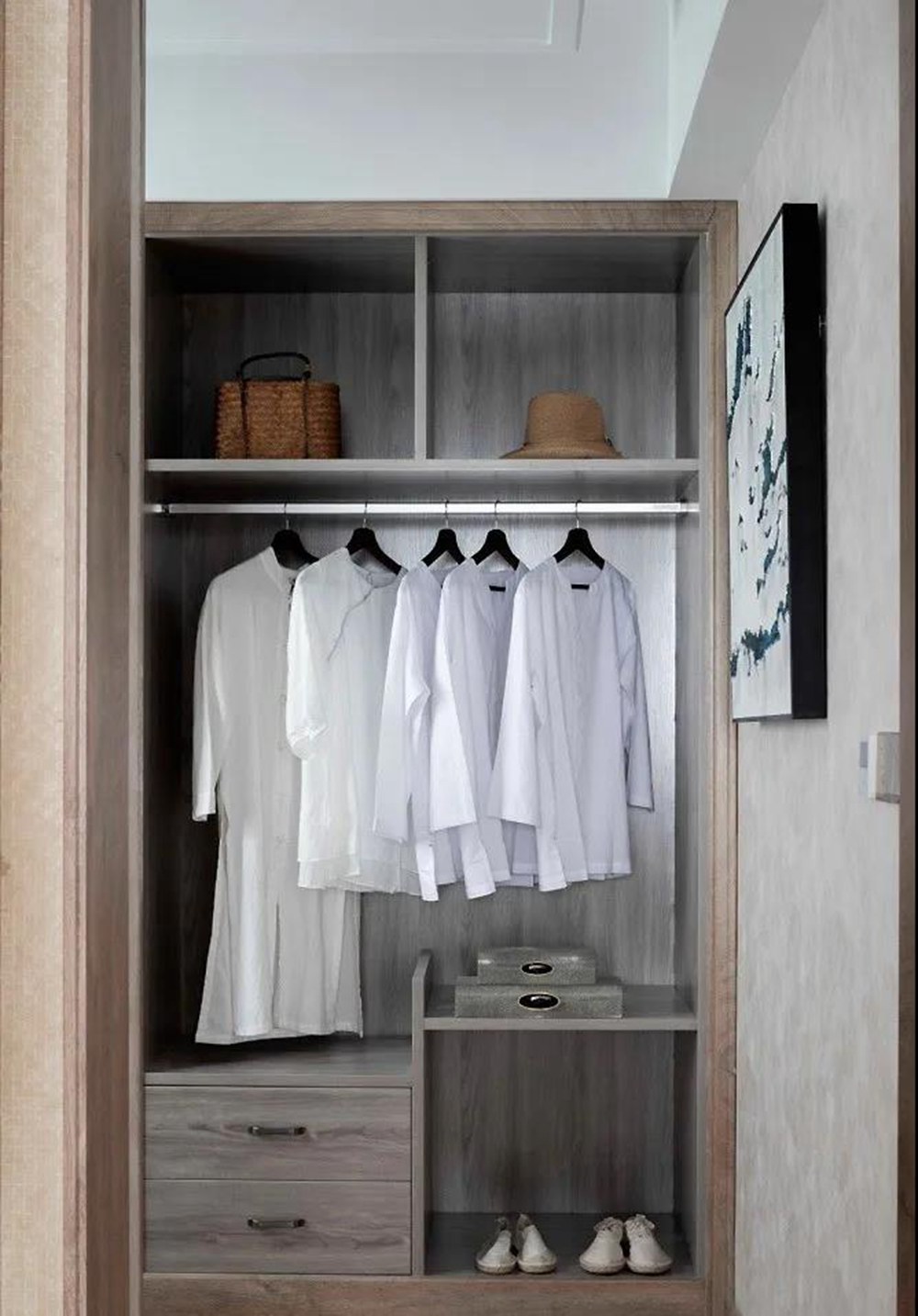 “國(guó)風(fēng)總裁”的新家，142㎡新中式三居做出獨(dú)立衣帽間，超有味