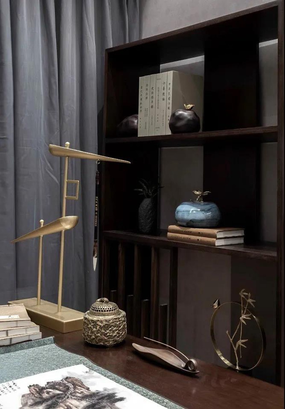 “國(guó)風(fēng)總裁”的新家，142㎡新中式三居做出獨(dú)立衣帽間，超有味