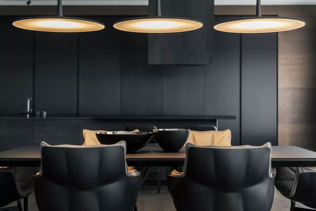 島臺廚房+衣帽間，這個143㎡現代工業風三居室可不簡單