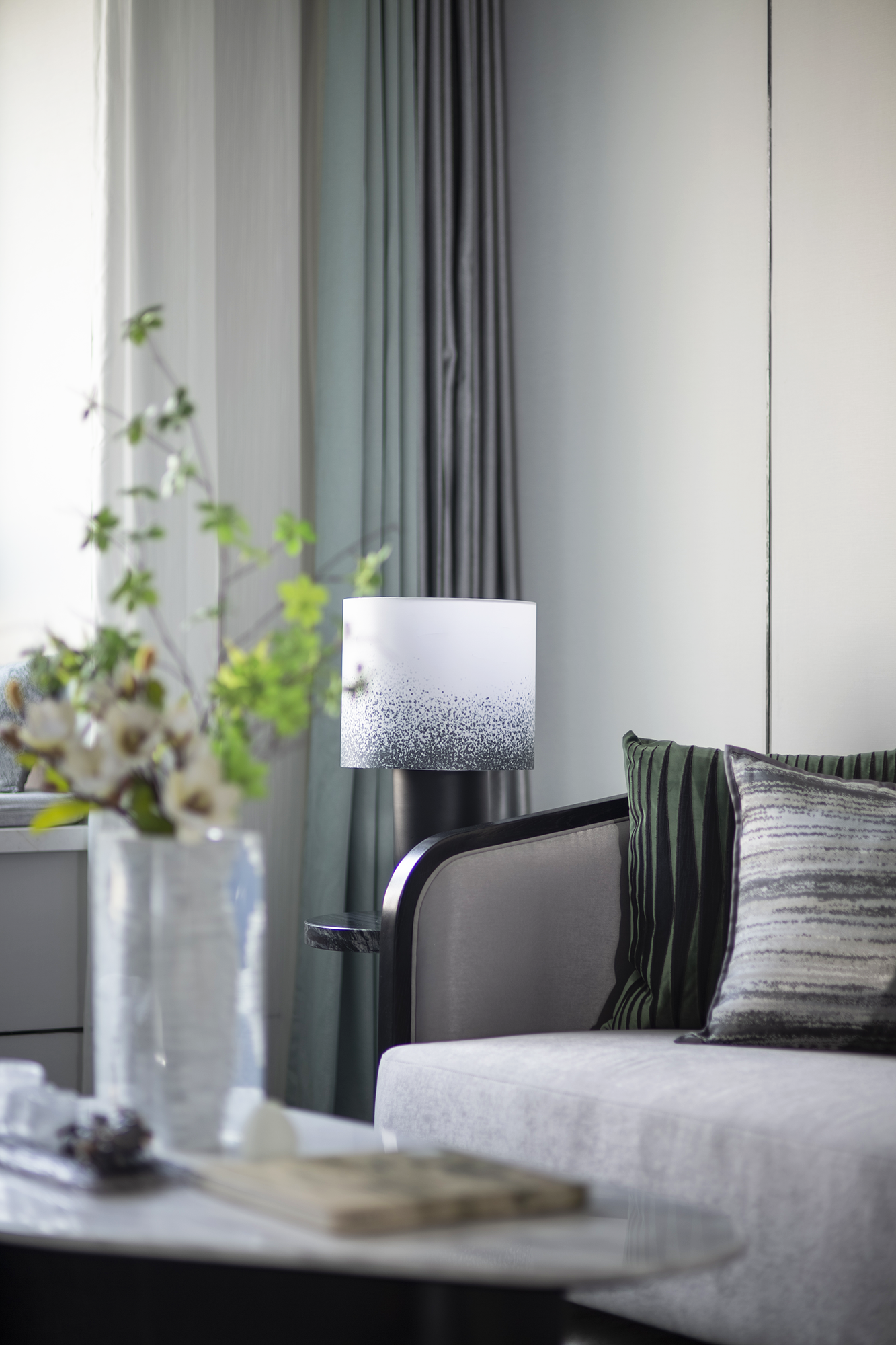 蘇州115㎡新中式兩居，黑白灰點綴孔雀綠，從客廳美到臥室！