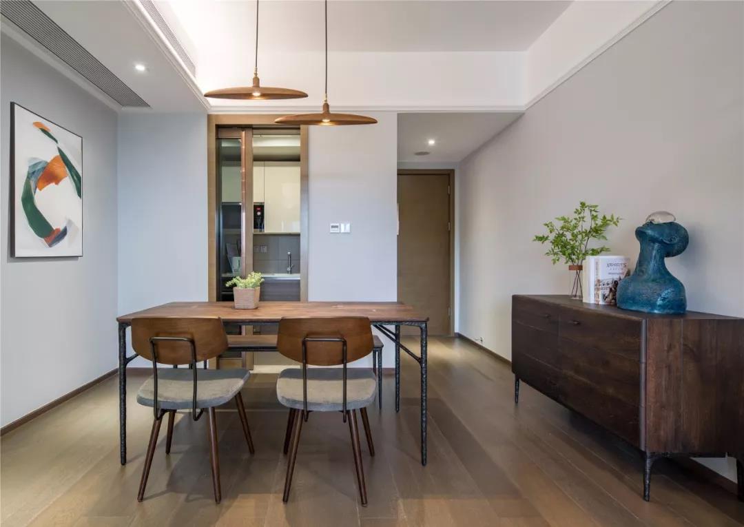 西安教師花12萬打造文藝三居，陽臺綠植＋整面墻書柜，超實用！