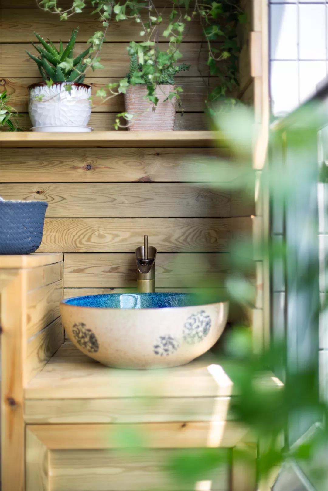 西安教師花12萬打造文藝三居，陽臺綠植＋整面墻書柜，超實用！