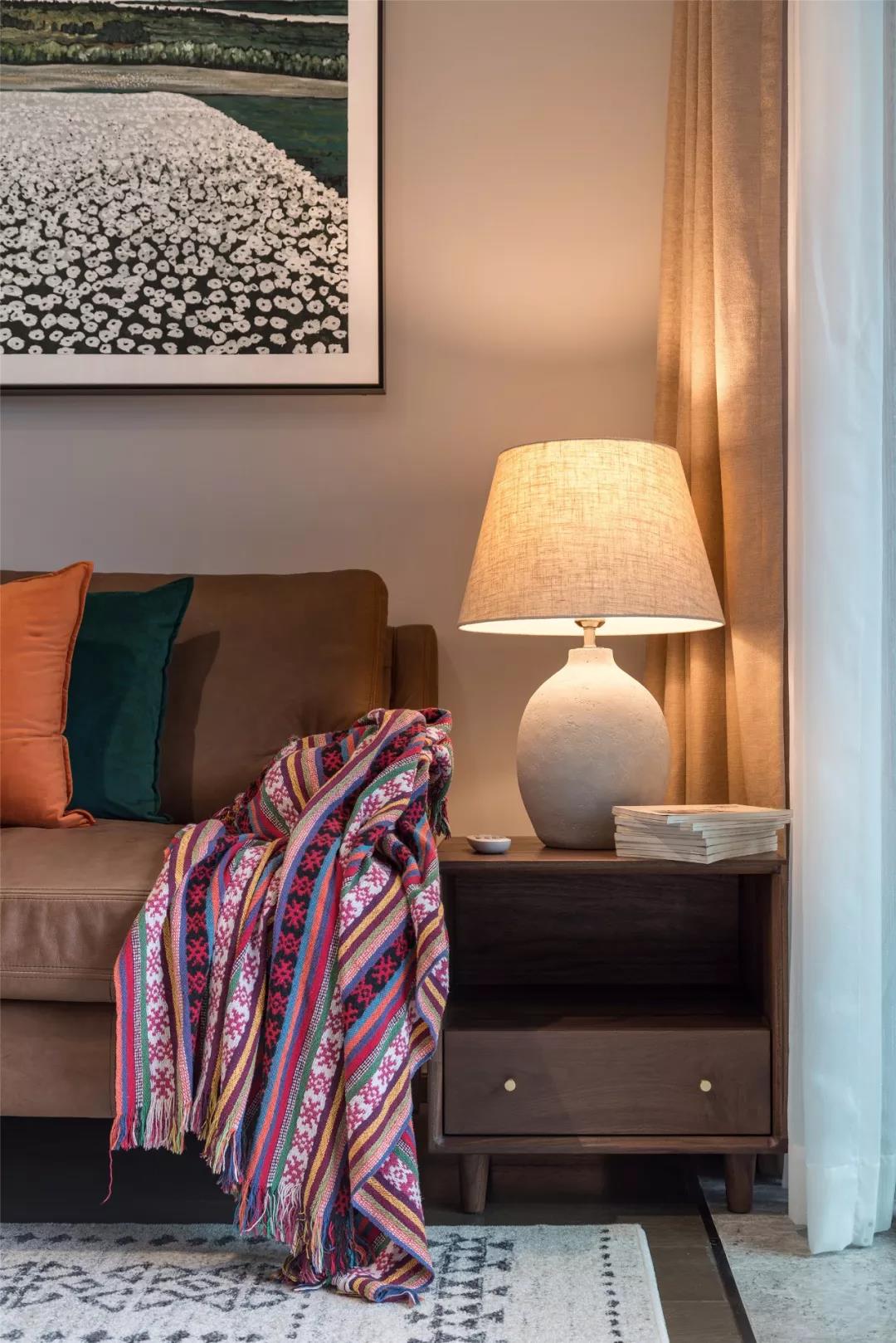 西安教師花12萬打造文藝三居，陽臺綠植＋整面墻書柜，超實用！