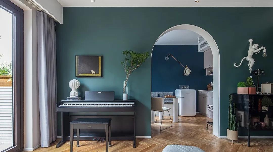 客廳去電視化，78㎡三口之家書墻+休閑吧，好看又實用