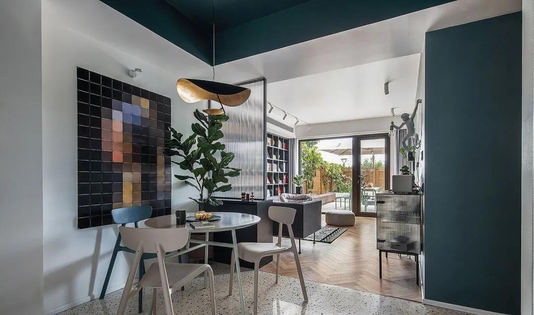 客廳去電視化，78㎡三口之家書墻+休閑吧，好看又實用