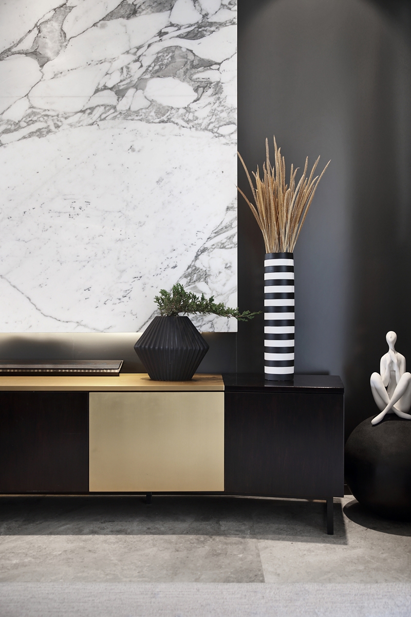 灰色調譜寫優雅風情，精致擺件演繹輕奢時尚，這樣的輕奢風讓人移不開眼～